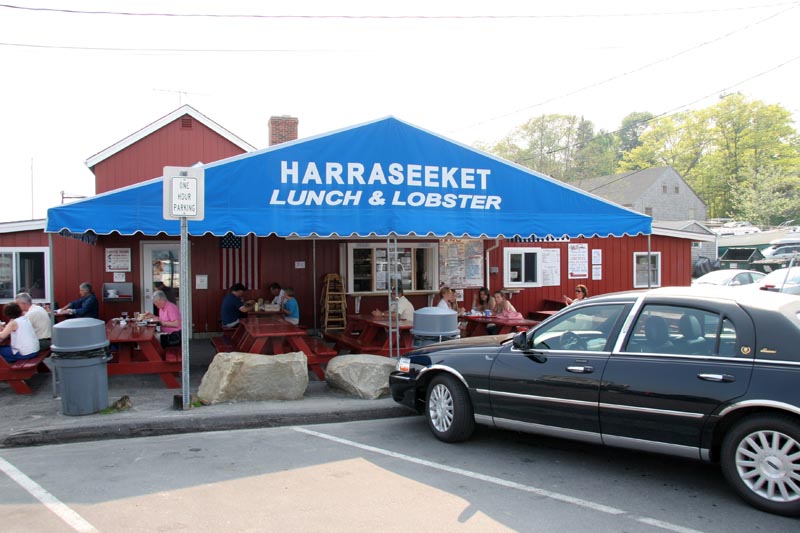 Great place for lunch at the harbor, they get fresh fish as it comes in on the boats