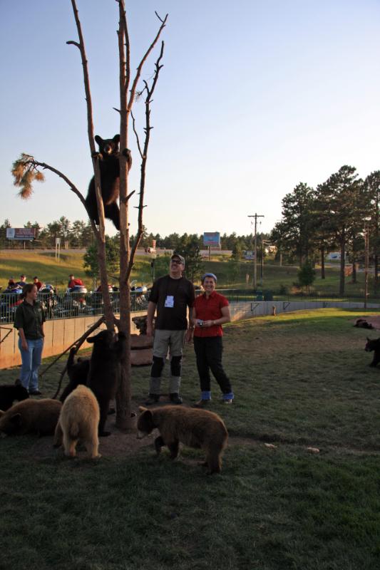 C09_6254.jpg - Rob and Sara tree themselves a bear!