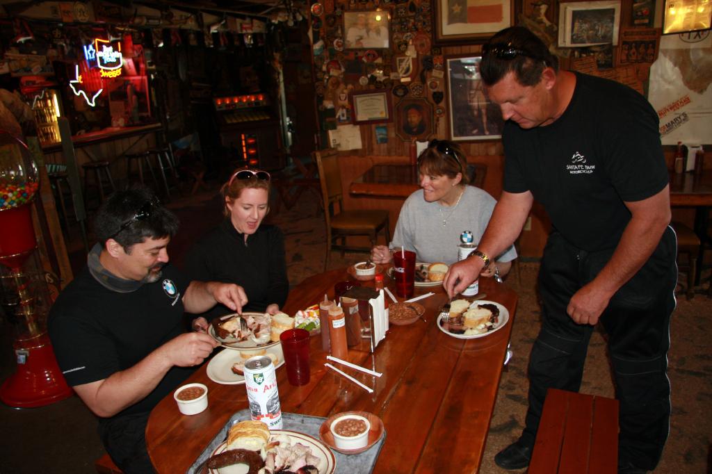 C09_9148.jpg - Rich, Maria, Deb and Dean about to strap on the feedbag