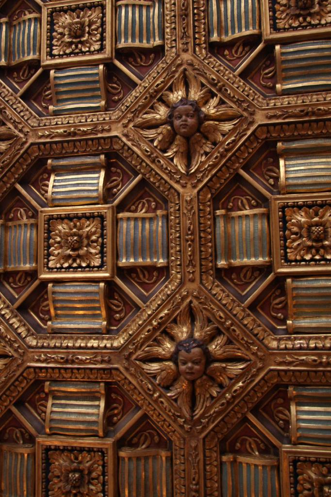 SSM_8592.jpg - Portion of the hand carved ceiling panels from Europe in one room. This is about  4x6 feet, and the room was probably 25x30 with the entire ceiling covered in this