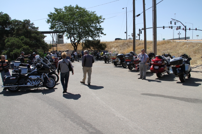 IMG_0183.JPG - Big Twin Cycle, the local BMW dealer, sponsored a cookout for our group on Thursday. They were great to us all week!