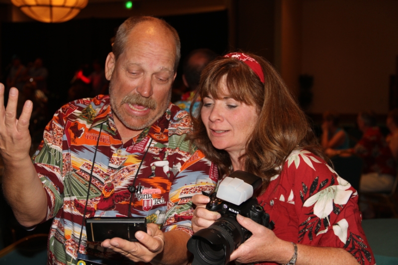 IMG_0422.JPG - I have no idea what Jeff and Teri were talking about, but he looks befuddled. 