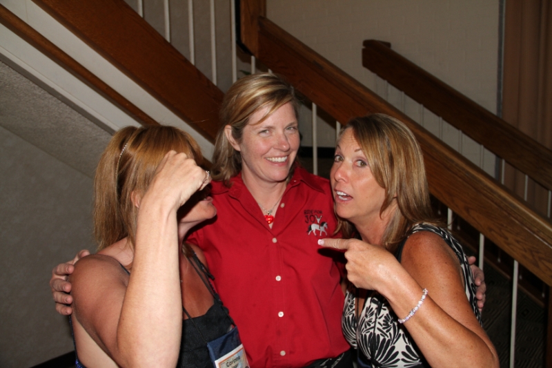 IMG_0618.JPG - Corinne, Valerie and Cindi becoming best buds