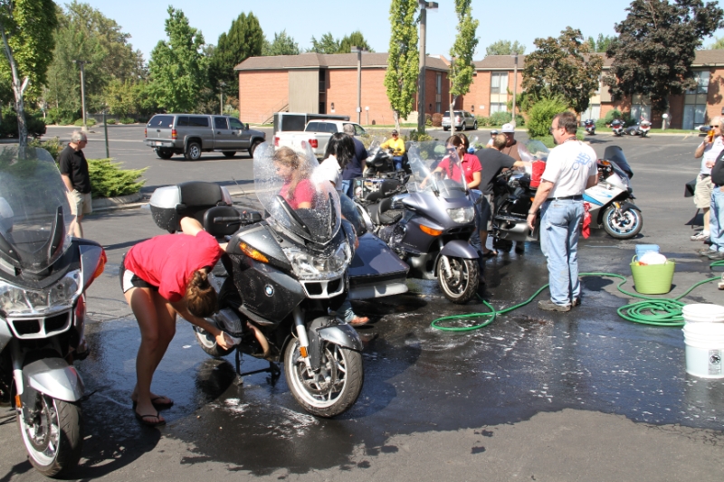 IMG_9969.JPG - Ride For Joy also held a bike wash which drew a lot of business