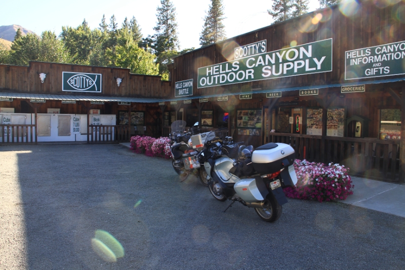 IMG_0635.JPG - The general store after we came out of Hell's Canyon