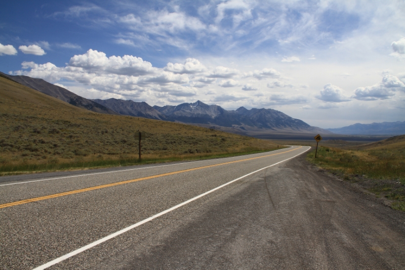 IMG_0712.JPG - Left Missoula MT this morning and headed south on 93 thorough MT and ID, going to Craters of the Moon National Monument. This is about an hour before we got to Craters. 
