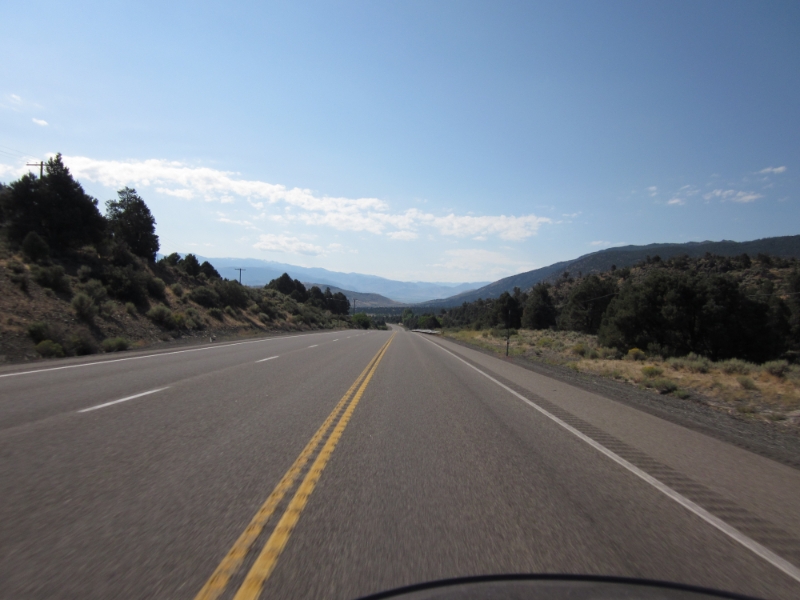 IMG_0369.JPG - 395 headed down to Topaz Lake