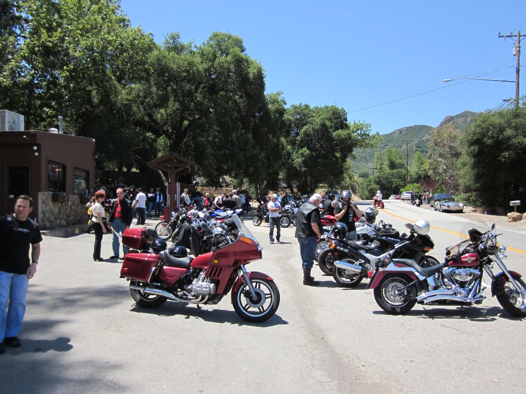 IMG_0219.JPG - Visiting the Rock Store on Mulholland Highway on Memorial Day. Sadly Jay Leno was not here today.