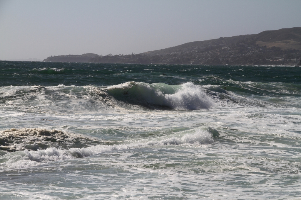 IMG_1567.JPG - Waves were breaking 6-10 feet