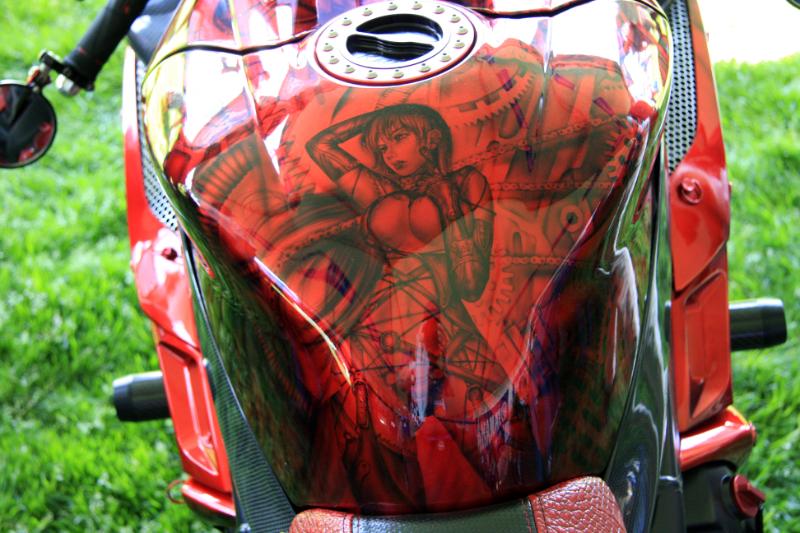 M09_9562.jpg - Some interesting and very well done paint jobs on these bikes