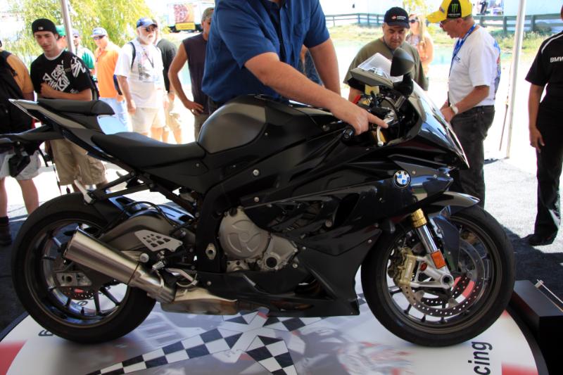 M09_9577.jpg - The new BMW S1000RR. 193 HP, 400 lbs. Can you say "Goes like stink"?