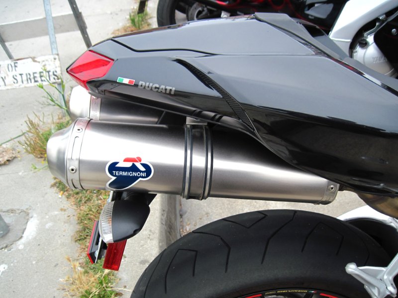 IMG_0364.JPG - A rare sight - Non carbon fiber Temignonis