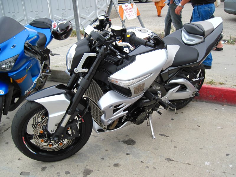 IMG_0367.JPG - Suzuki B-King, bulbous and powerful, but I still don't get it.