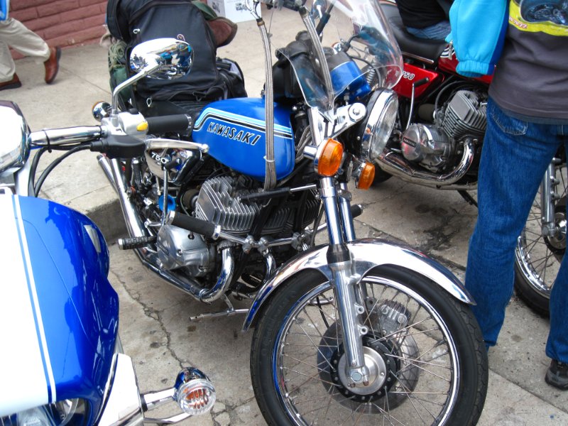 IMG_0381.JPG - Nice Kawi 750 triple