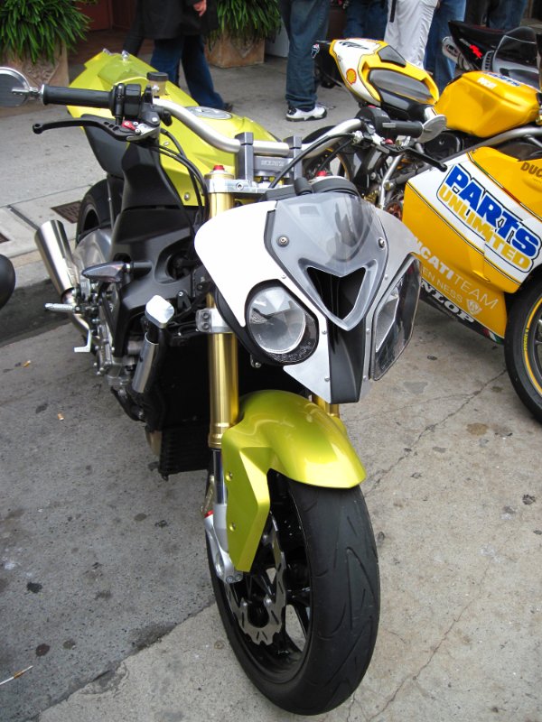 IMG_0385.JPG - S1000RR streetfightered