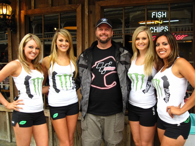 IMG_0391.JPG - Me with the Monster Energy girls.