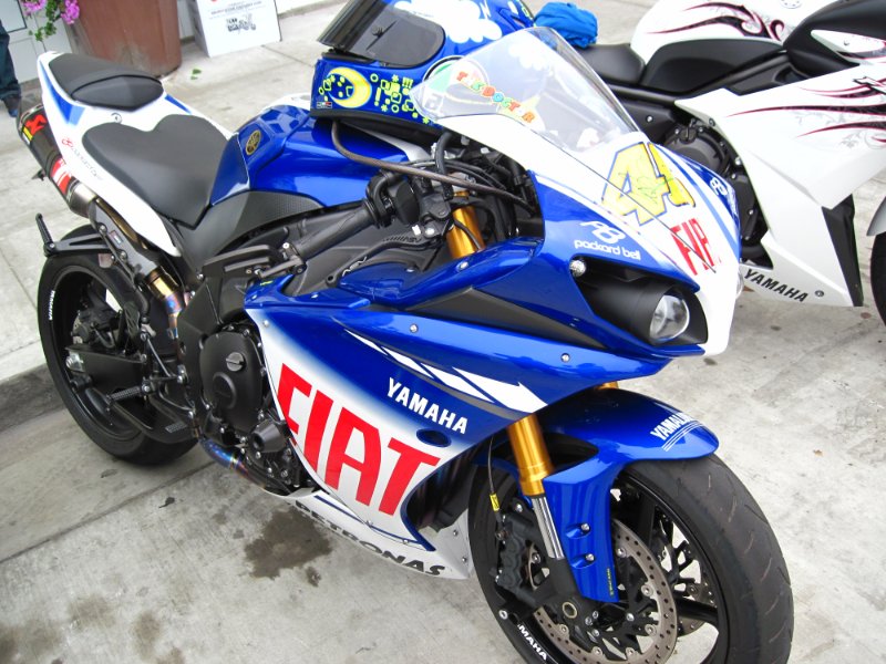 IMG_0415.JPG - Rossi Fiat livery on an R1