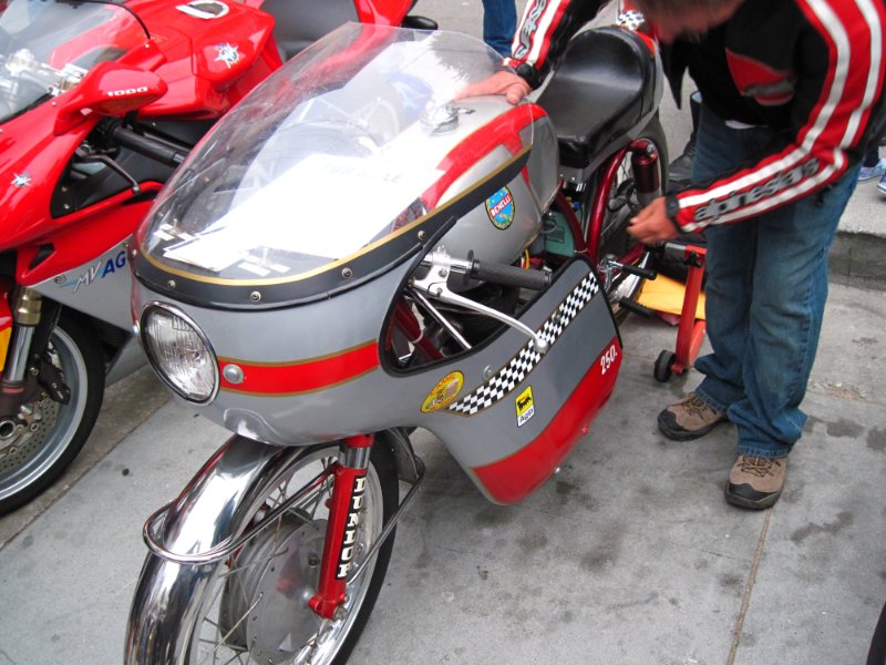 IMG_0449.JPG - Nice old Benelli