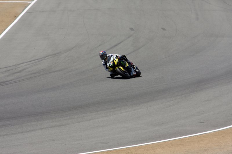 M10_4190.jpg - Edwards always look WAY through the corners