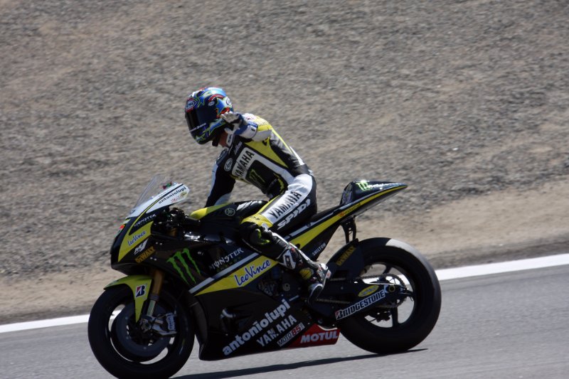 M10_4018.jpg - Edwards waving to the crowd