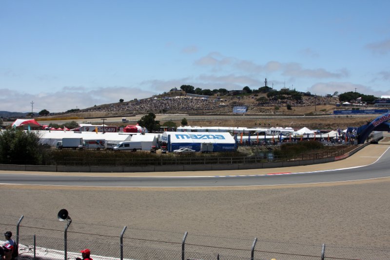 M10_4626.jpg - The crowds form before the MotoGP race