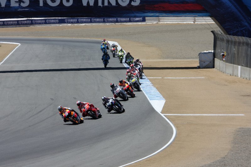 M10_4711.jpg - and into turn 4