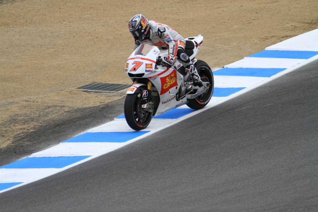 IMG_5625.JPG - Aoyama running a little wide