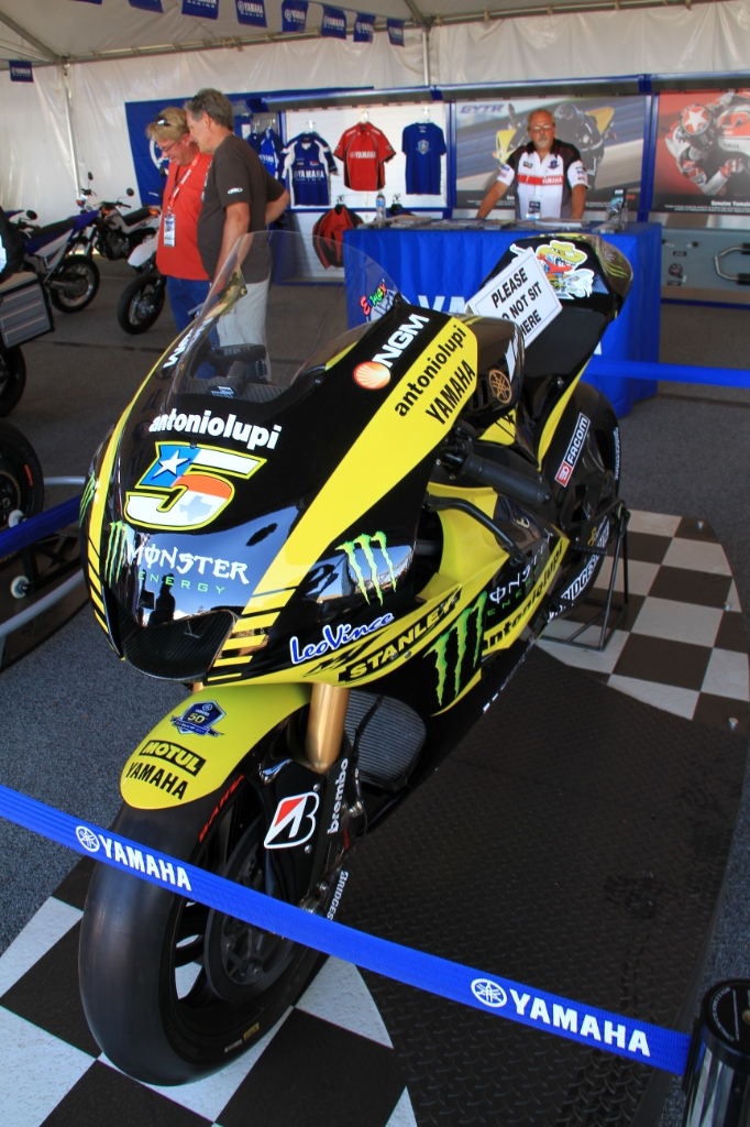 IMG_7847.JPG - Colin Edwards bike