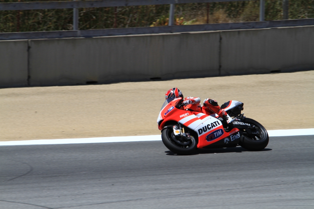 IMG_8655.JPG - Randy Mamola warming up the 2-up Ducati 990 "Ride of Death" bike
