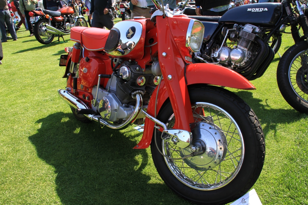 IMG_6290.JPG - Really nice honda Dream from the early 60s. Still had the Honda of Santa Cruz sticker on the battery cover