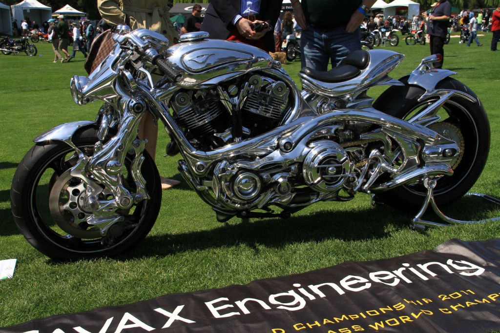 IMG_6427.JPG - This bike won the world championship bike build-off in Sturgis this year. The entire thing is hand formed, no CNC or computer work. It was  created by a guy from Japan who spent 4 years buidling it. The pictures don't do it full justice.   