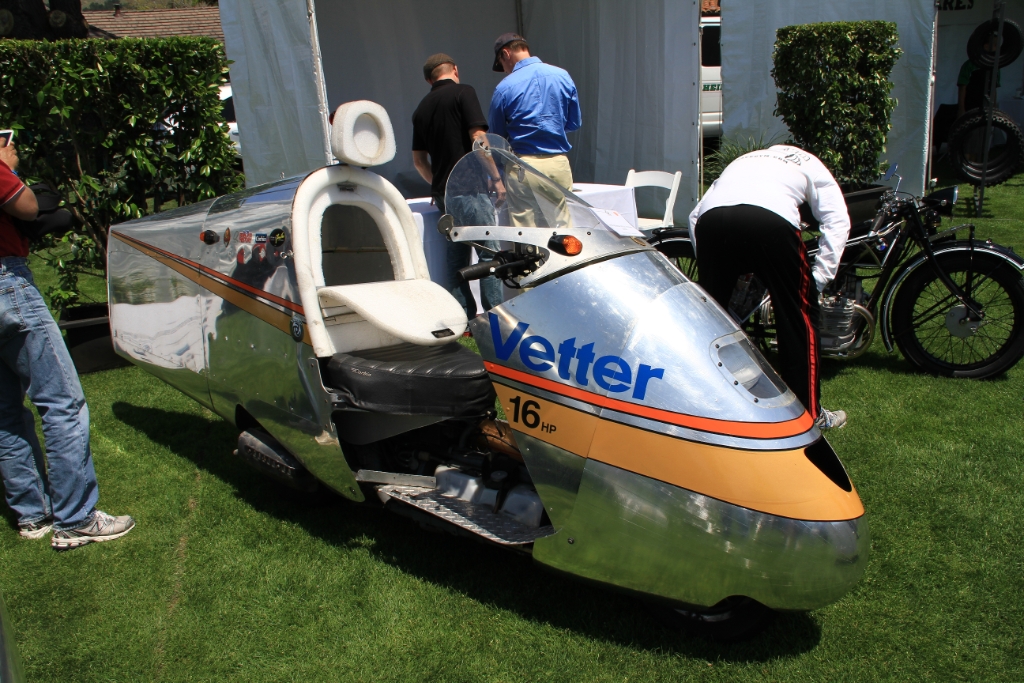 IMG_6511.JPG - One of Craig Vetter's streamliners, it's base don a Honda Helix scooter, makes 16 HP, but according to the chart I saw can do 70+mph into a headwind on flat land. 