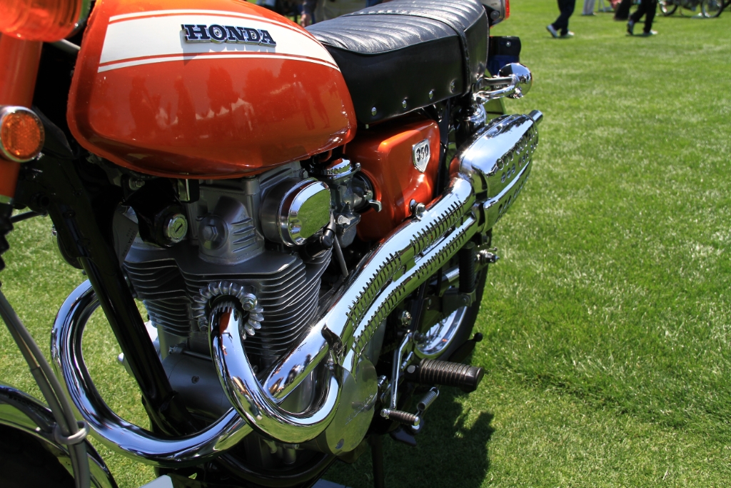 IMG_6601.JPG - Love the scrambler pipes on the 350 Honda