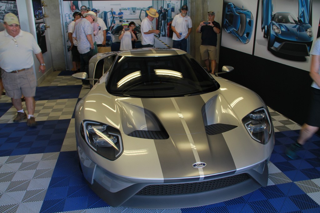 IMG_0171.JPG - The new Ford GT. A beautiful car!